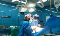 خارج کردن قیچی از جمجمه پسر ٨ ساله در اتاق عمل مجتمع آموزشی درمانی پژوهشی پیامبر اعظم (ص)